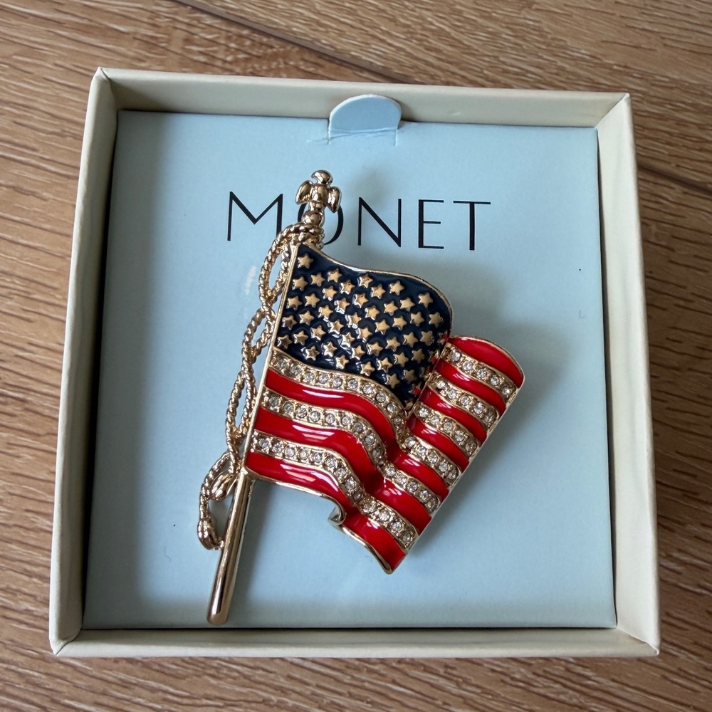 Monet American Flag Brooch Rhinestone Enamel Gold Tone Patriotic Pin with Box